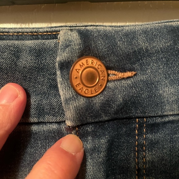 NWT American Eagle Outfitters Curvy     
Hi-Rise Distressed Denim Skirt Size 12 - Picture 2 of 7